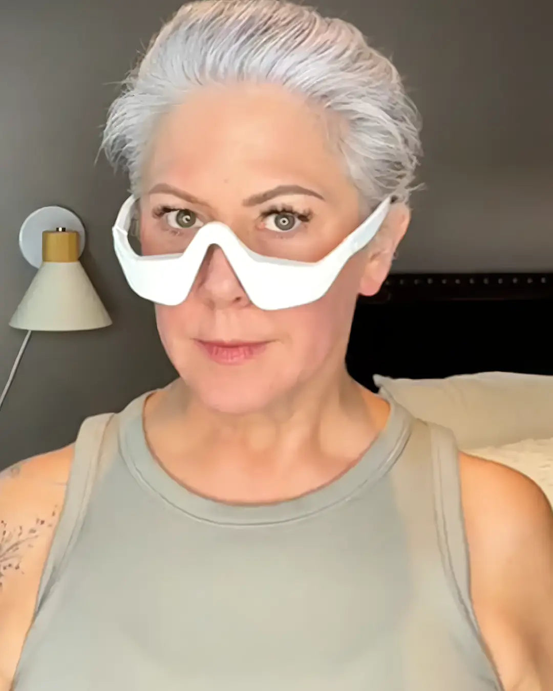 Anti-Aging Eye Lifting Device with Microcurrent and Vibration Modes